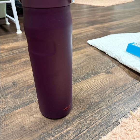 24oz Stanley Deep Purple Insulated Bottle with slip straw lid - Picture 2 of 3